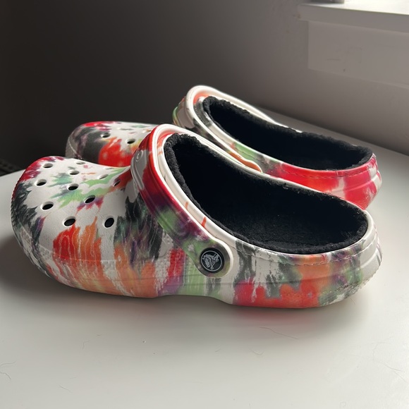 Crocs Classic Lined Tye-Dye Clog - Picture 4 of 11